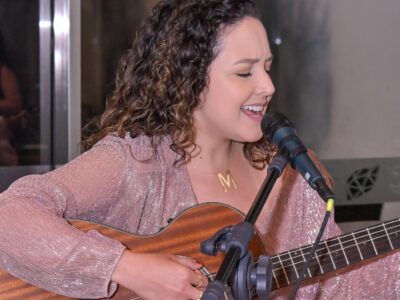 Maria Olivia - Voz e Violão