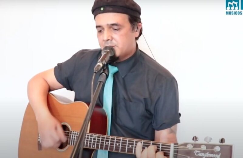 Cogu Dias - Voz e Violão