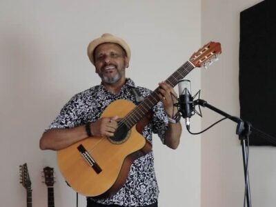 Ninho Ramos - Voz e Violão