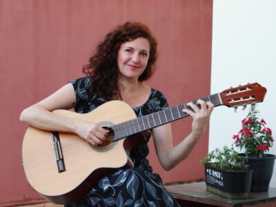 Édria Barbieri - Voz e Violão